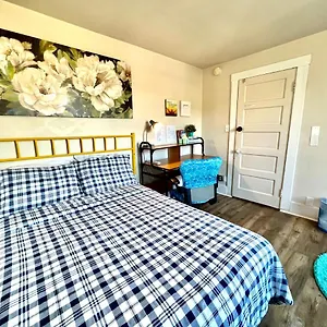 Airport Cozy Stay: Shared Comfort, Prime Location , Seattle United States